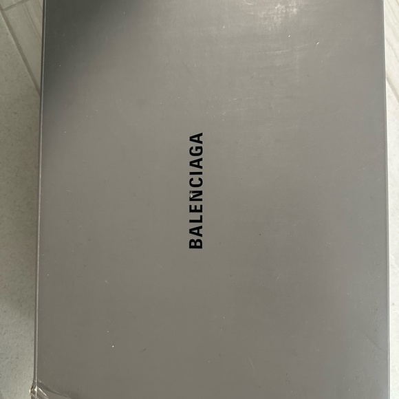 BALENCIAGA Rose Gold Sneakers | Size 39 - Picture 3 of 6